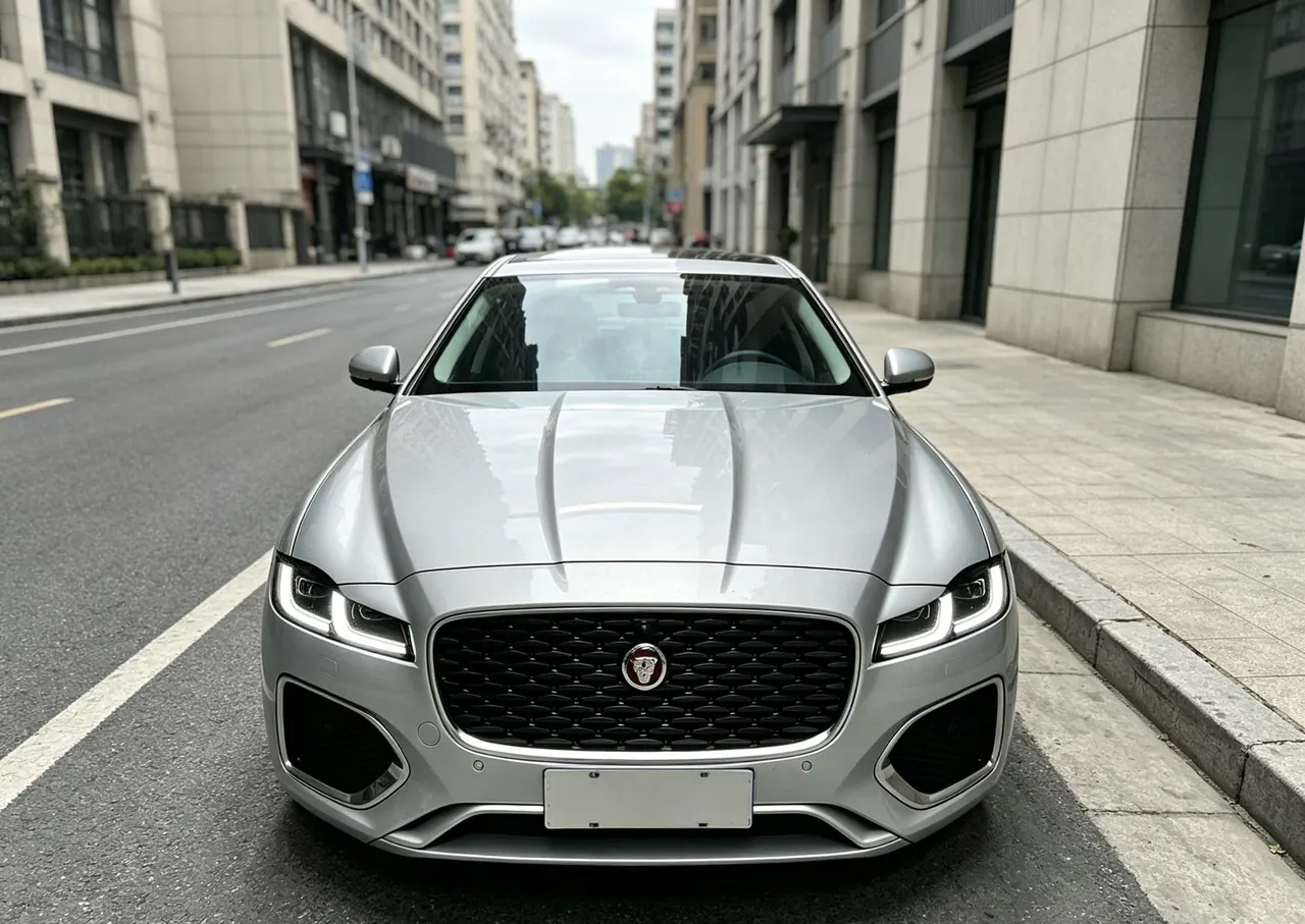 Jaguar 2025 XFL 2.0T P 12500.00g Drive Enjoy Deluxe Edition Automatic Gear 4