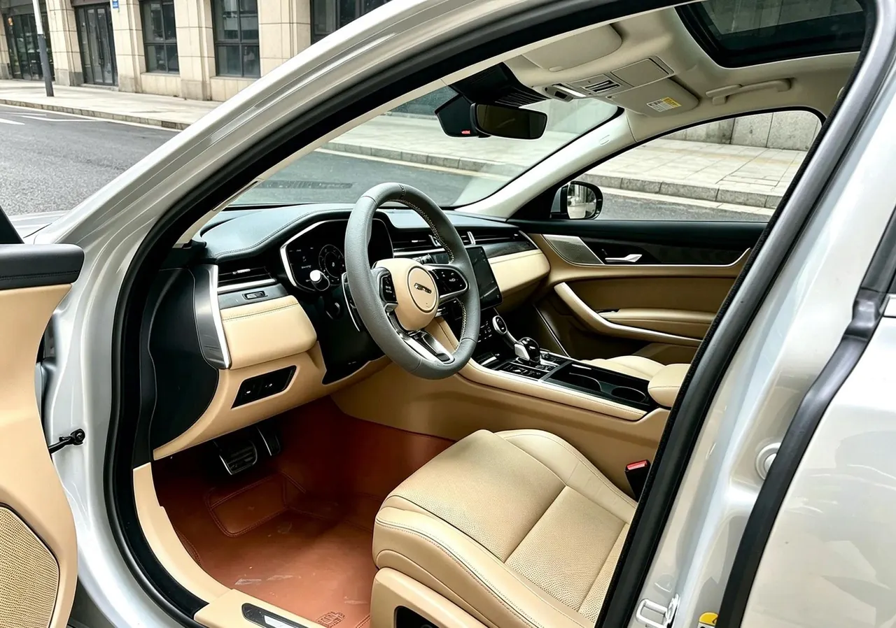 Jaguar 2025 XFL 2.0T P 12500.00g Drive Enjoy Deluxe Edition Automatic Gear 6
