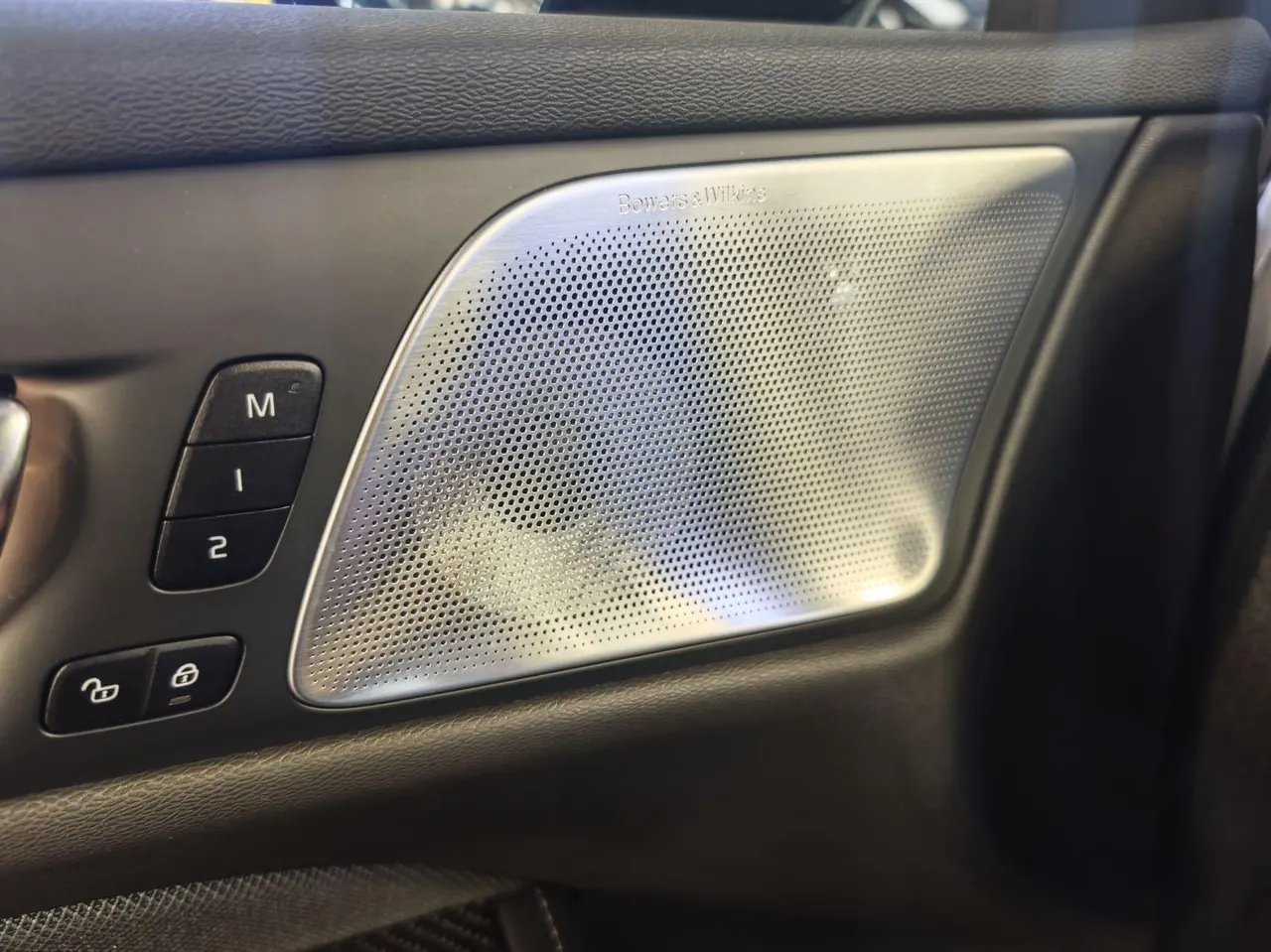 Volvo 2025 S60 48V 2.0T B4 Zhiyuan Sports Edition Automatic Gear 3