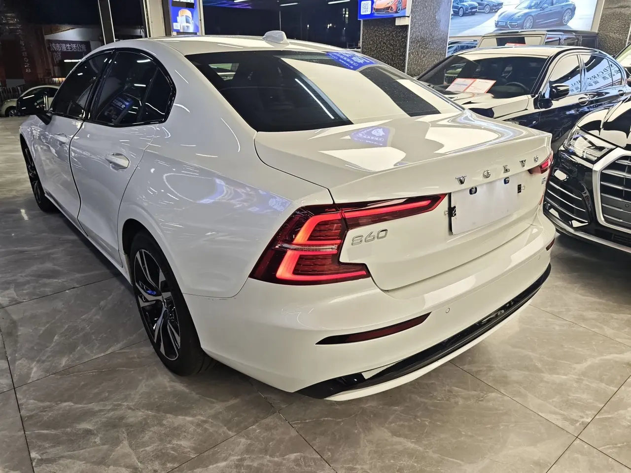 Volvo 2025 S60 48V 2.0T B4 Zhiyuan Sports Edition Automatic Gear 9