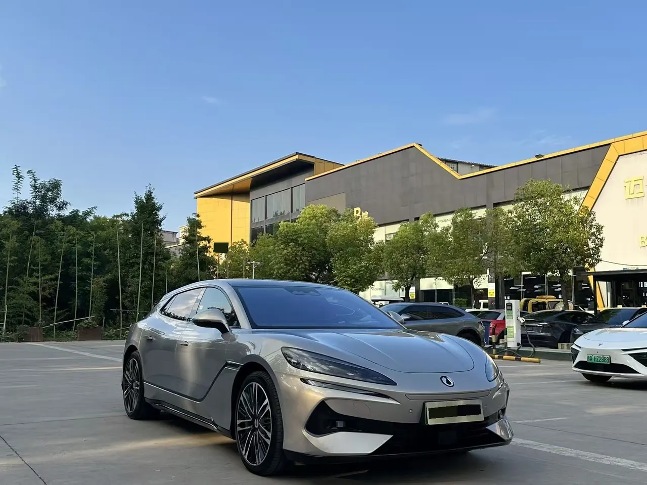 Denza 2024 Denza Z9GT 2.0T stepless 1100 four-wheel drive Ultra version automatic gear 3