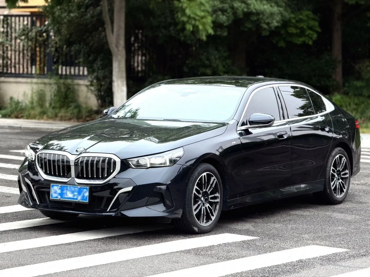Open image lightbox: BMW 5 Series 2024 model 530Li 48V 2.0T Leading Edition M Sport Package Automatic
