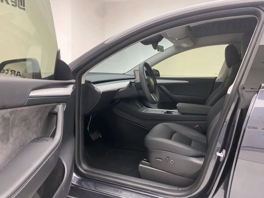 Tesla 2024 Model Y rear-wheel drive version automatic transmission 5