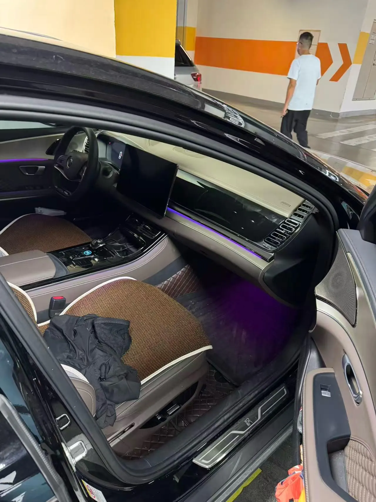 BYD 2023 Han EV 605KM Champion Edition Precursor Honorable Automatic Gear 2