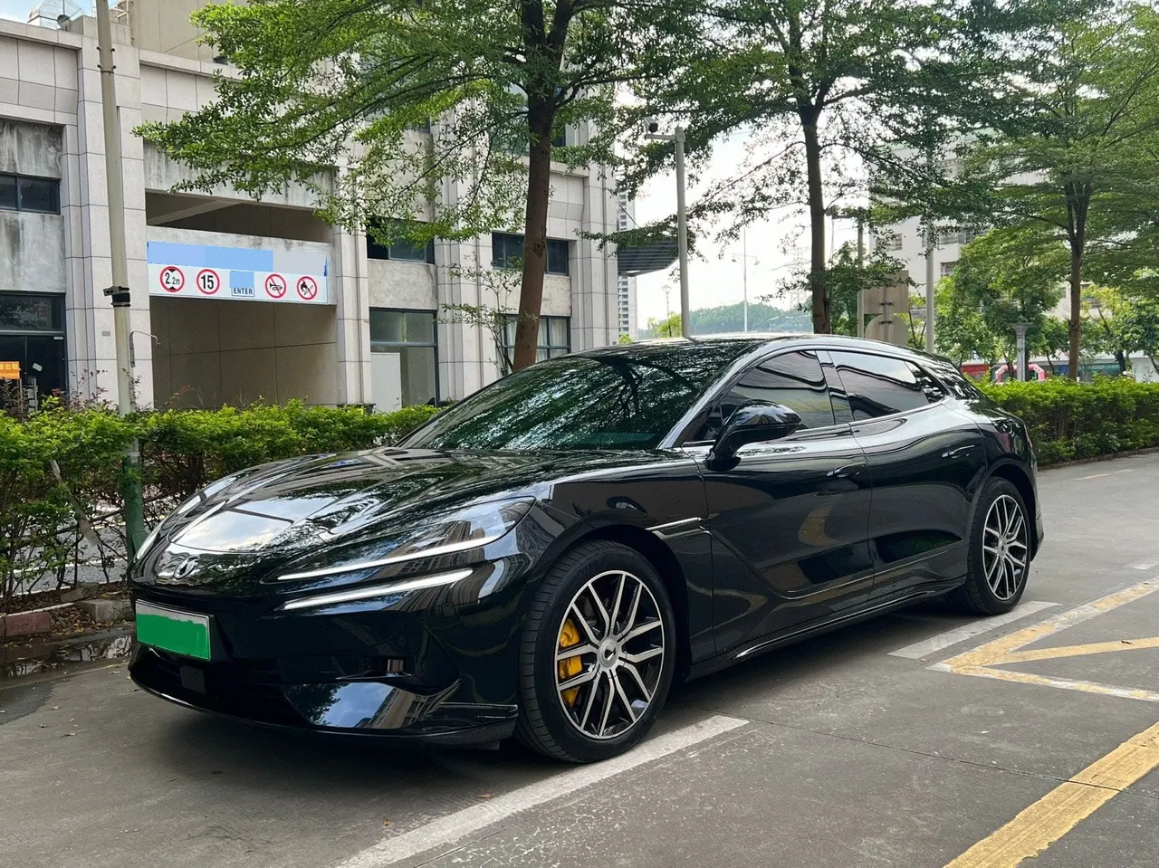 打开图片灯箱:Denza 2024 Denza Z9GT 2.0T stepless 1100 four-wheel drive Pro version automatic gear