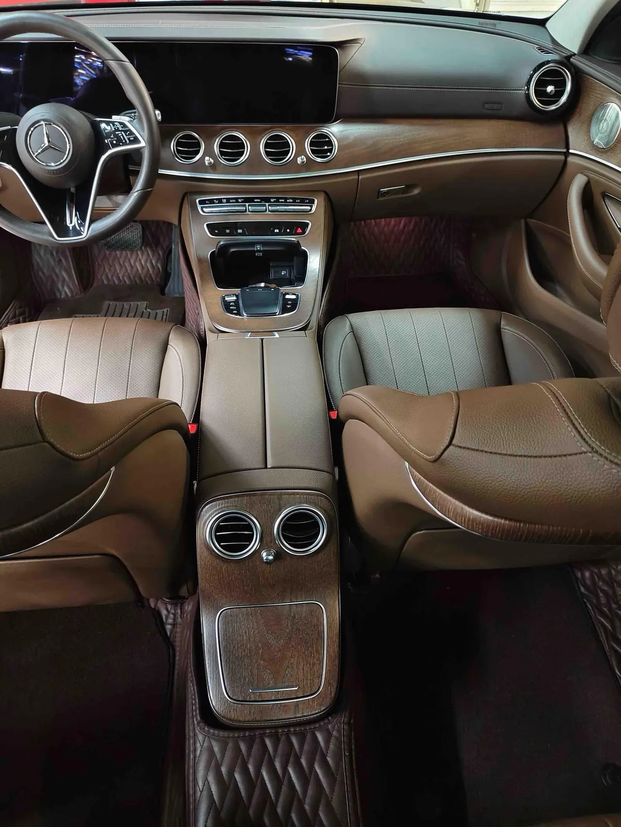 Mercedes Benz E Class 2023 E 300 L 2.0T Luxury Automatic Gear 11