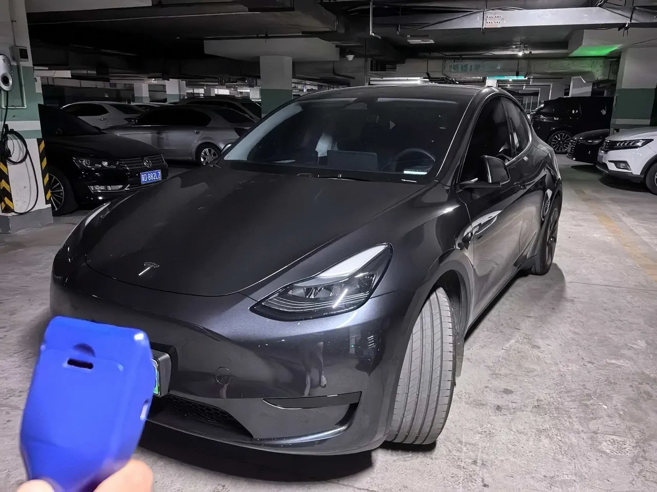 Open image lightbox: Tesla 2024 Model Y rear-wheel drive version automatic transmission