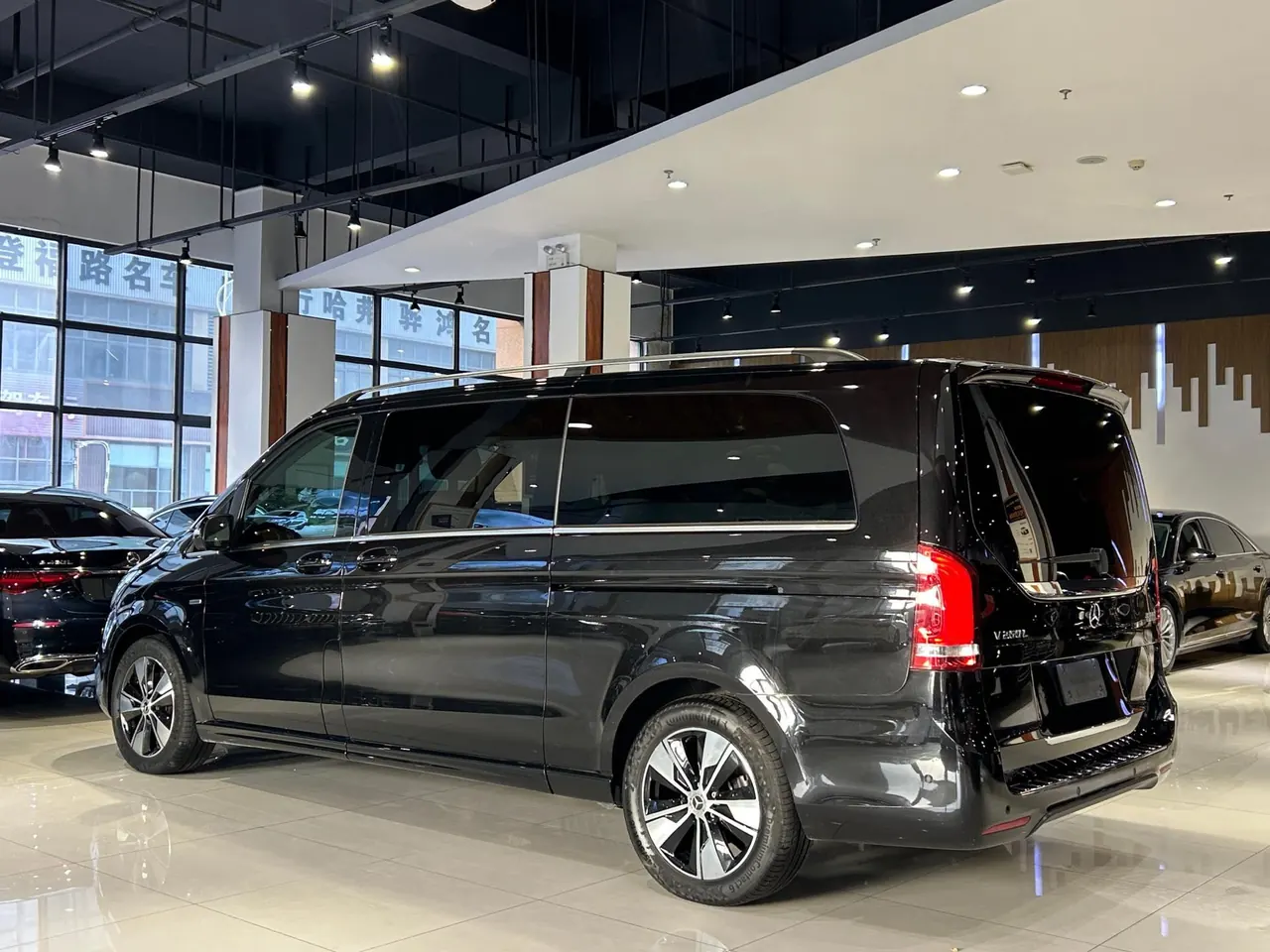 Mercedes Benz V 2020V 260 L 2.0T Deluxe Edition Automatic Gear 10
