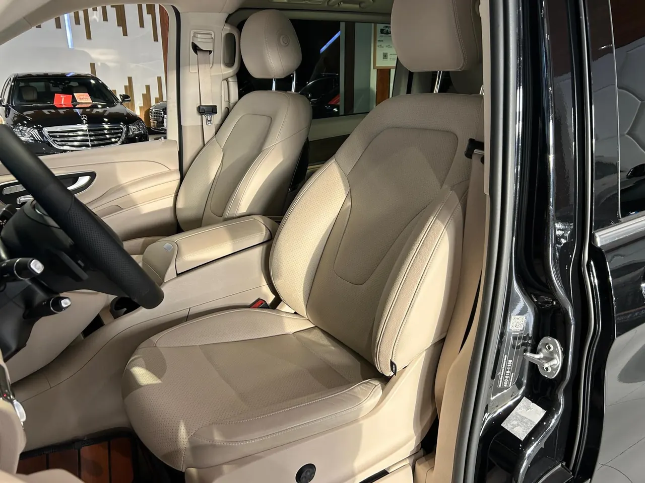 Mercedes Benz V 2020V 260 L 2.0T Deluxe Edition Automatic Gear 4
