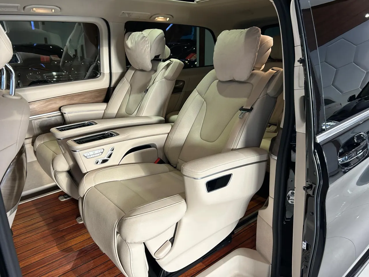 Mercedes Benz V 2020V 260 L 2.0T Deluxe Edition Automatic Gear 5