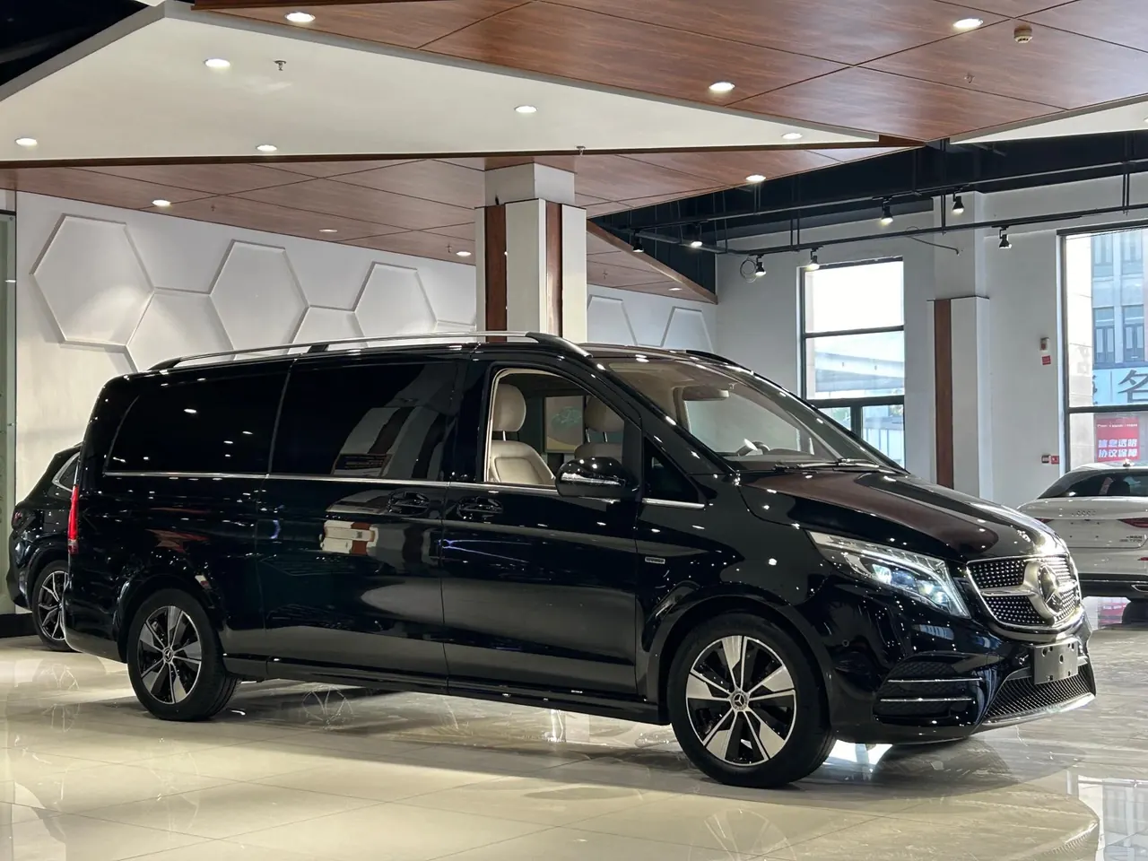 Mercedes Benz V 2020V 260 L 2.0T Deluxe Edition Automatic Gear 8