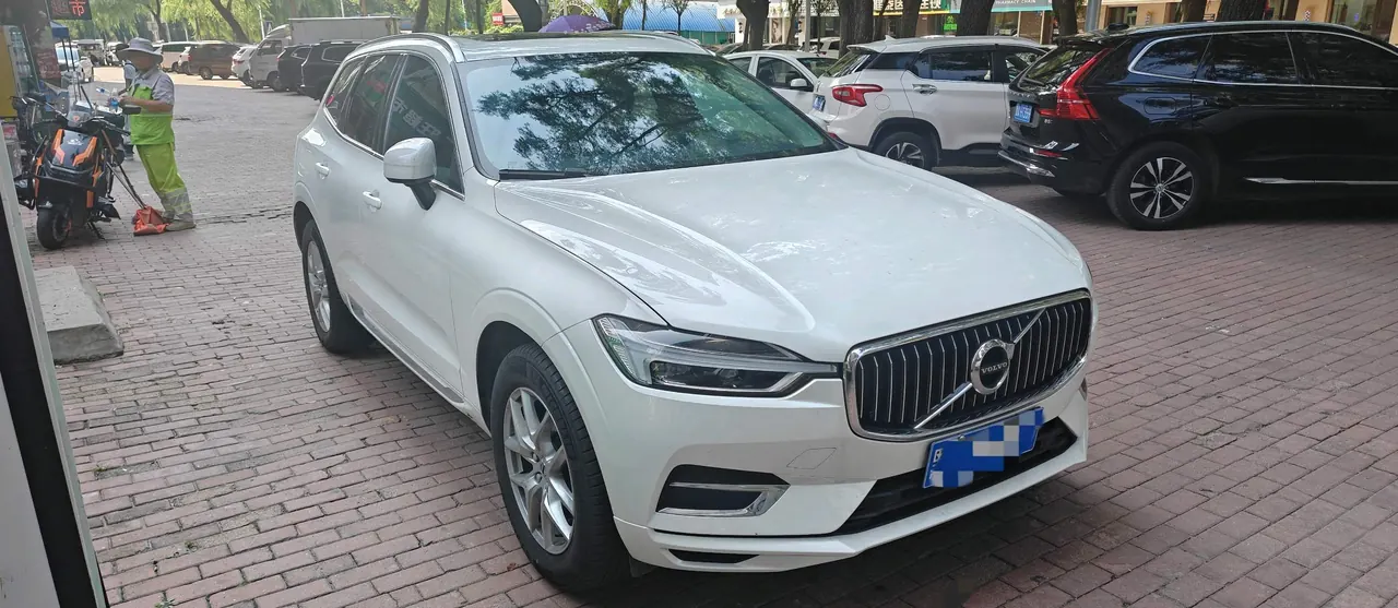 Volvo 2020 XC60 2.0T T5 4-wheel drive smart luxury automatic gear 2