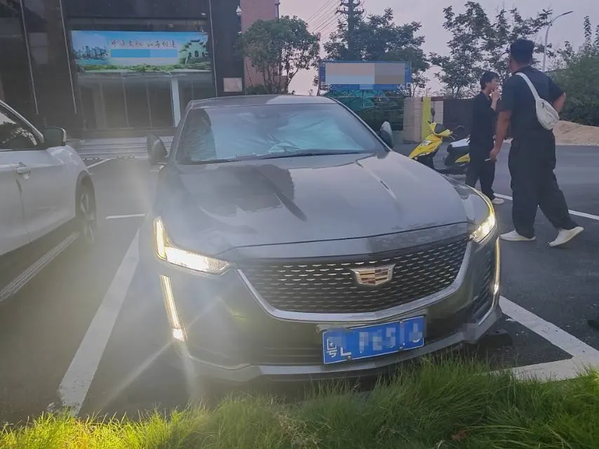 Cadillac 2022 CT5 2.0T 28T Luxury (Standard Edition) Automatic Gear 3