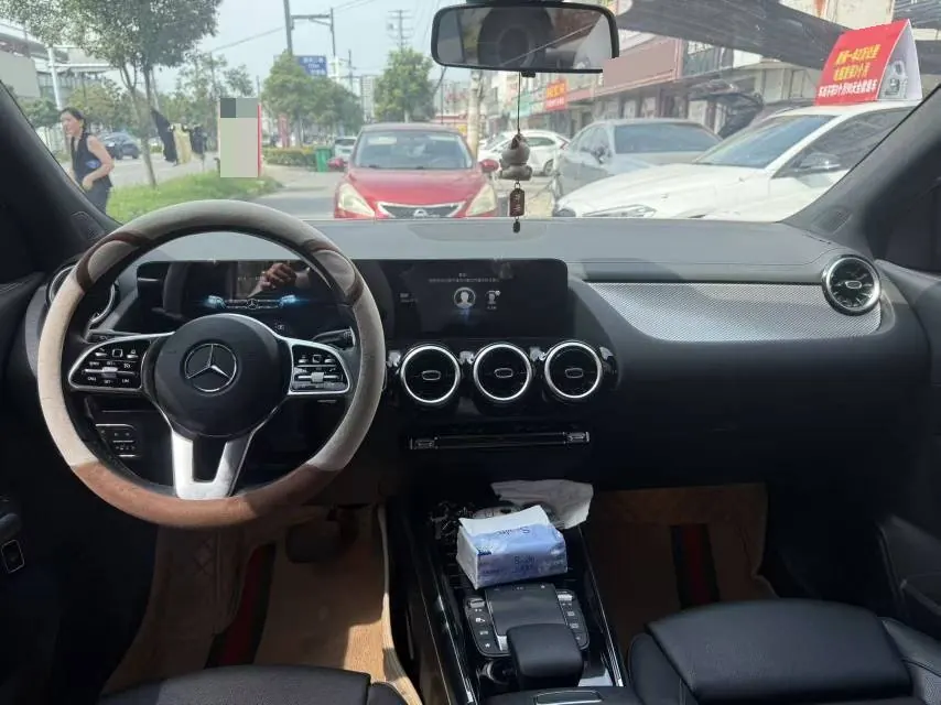 Mercedes Benz 2020 GLA 180 1.3T automatic gear 3