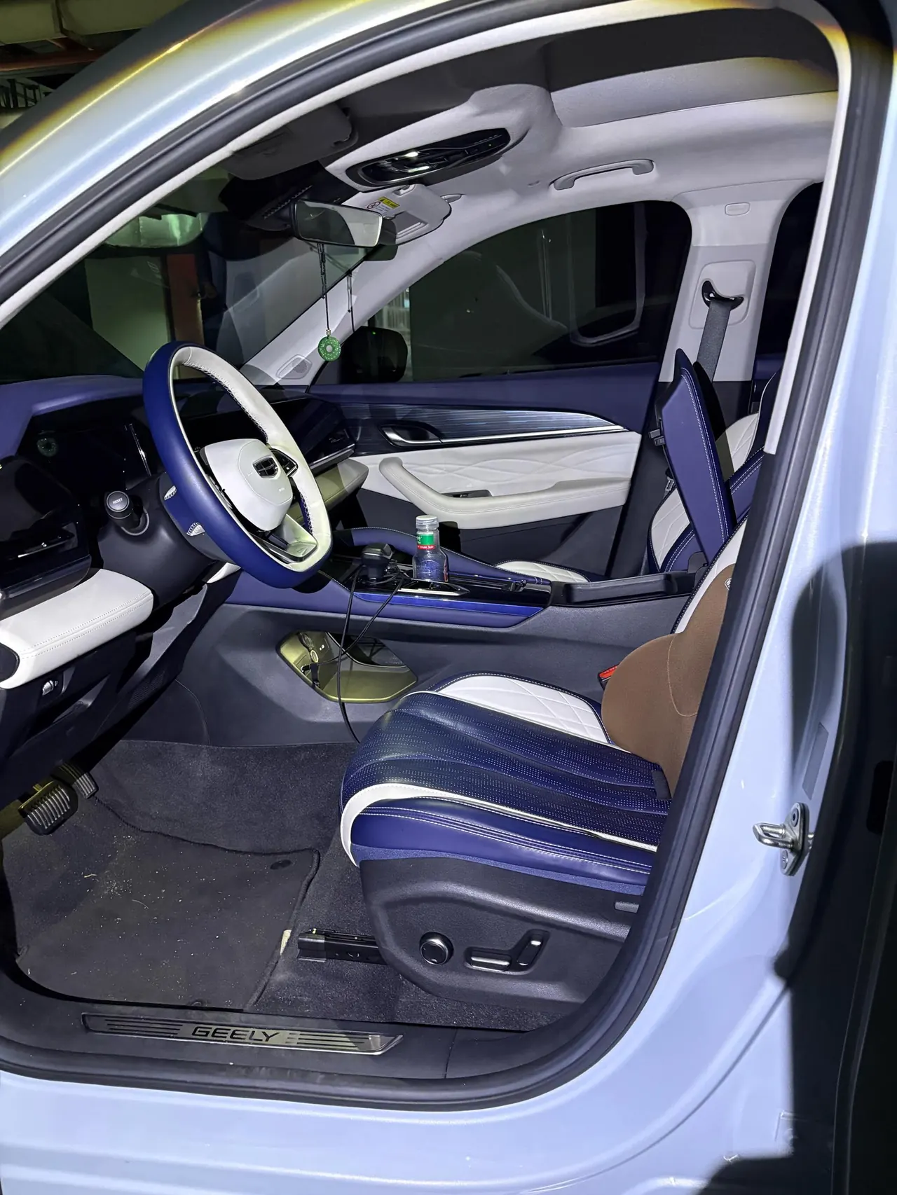 Geely 2022 XingyueL (Monjaro) Raytheon Hi · X 1.5T Hybrid Super Auto 4