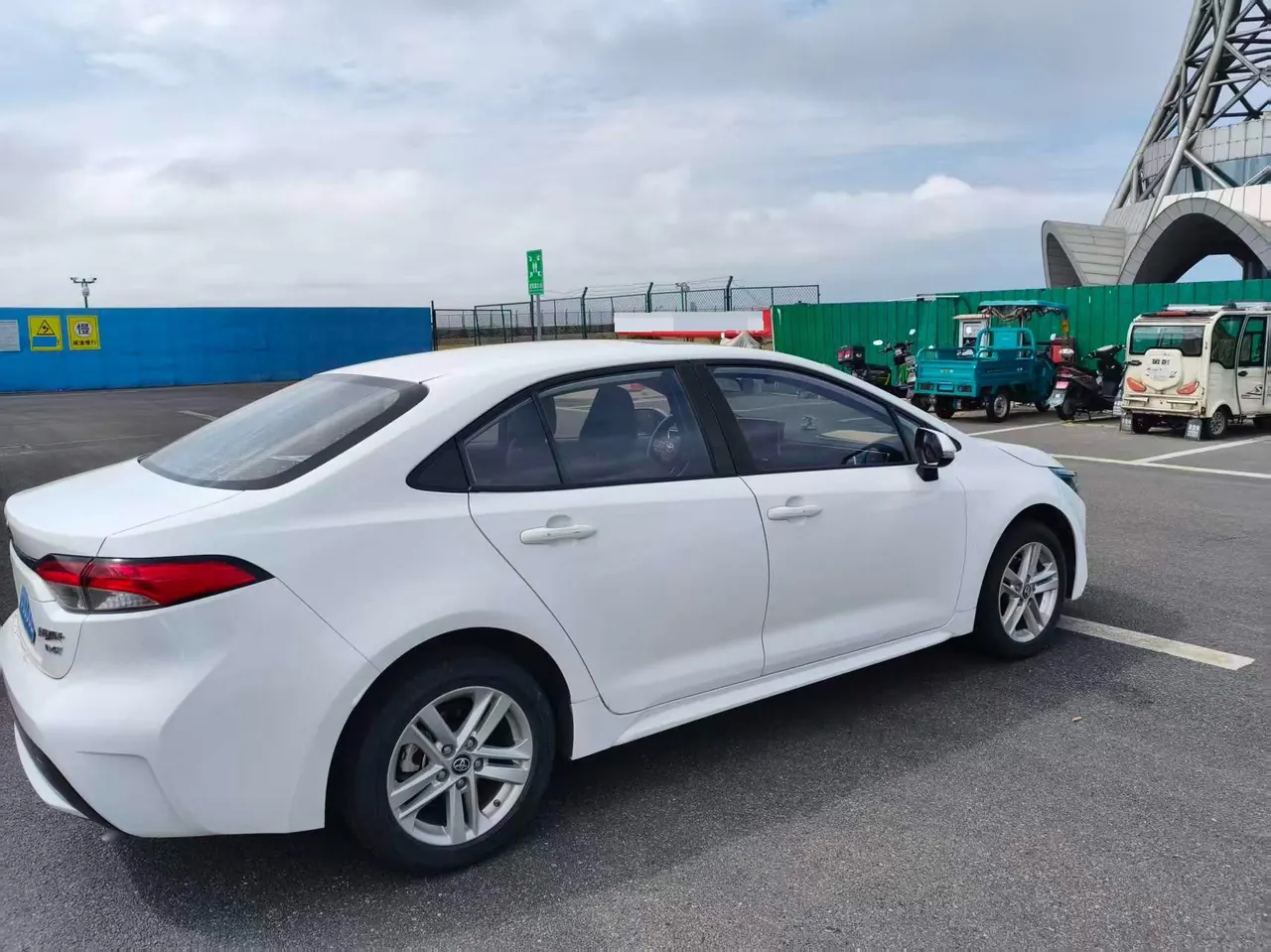 Toyota 2022 Lei Ling 1.2T Stepless 185T Technology Edition Automatic Gear 3