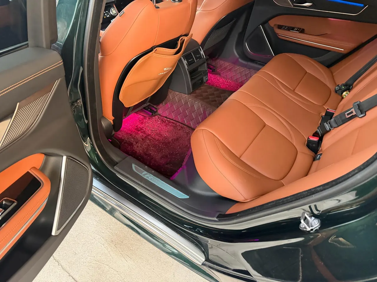 Jaguar 2022 XFL 2.0T P 12500.00g Drive Enjoy Deluxe Edition Automatic Gear 8