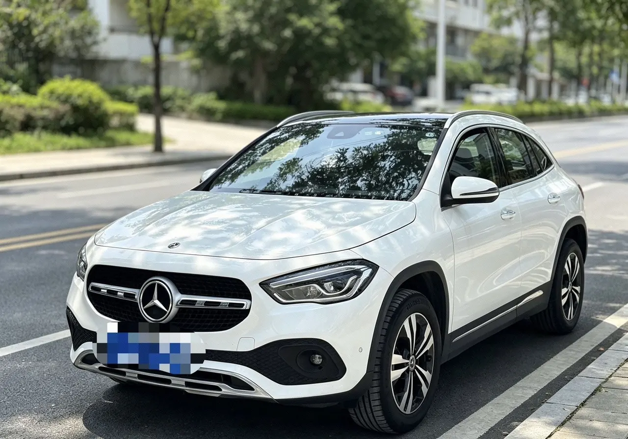 Open image lightbox: Mercedes Benz 2022 GLA 200 1.3T automatic gear