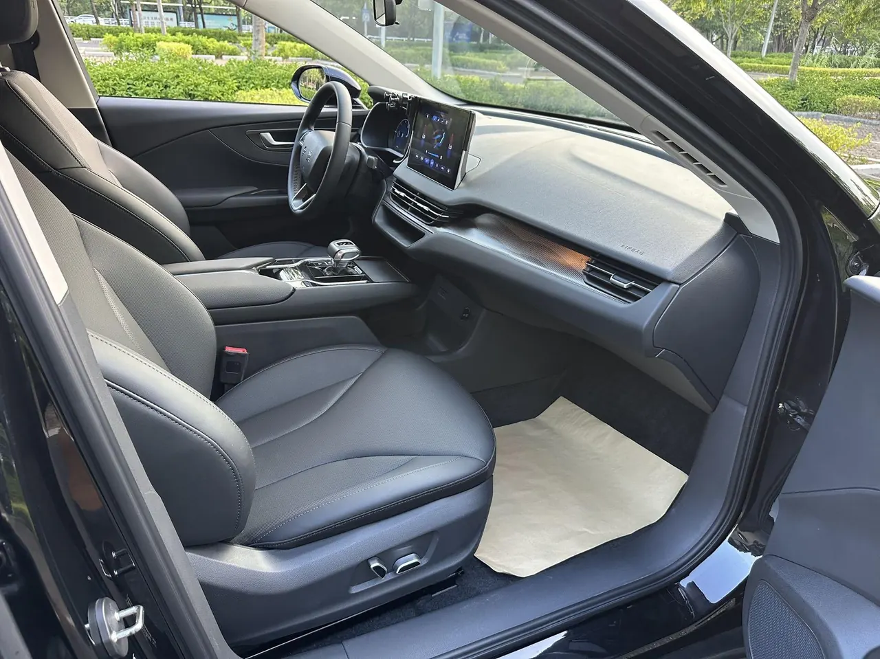 HongQi 2022 E-QM5 network about electricity rental version 4 automatic gear 6
