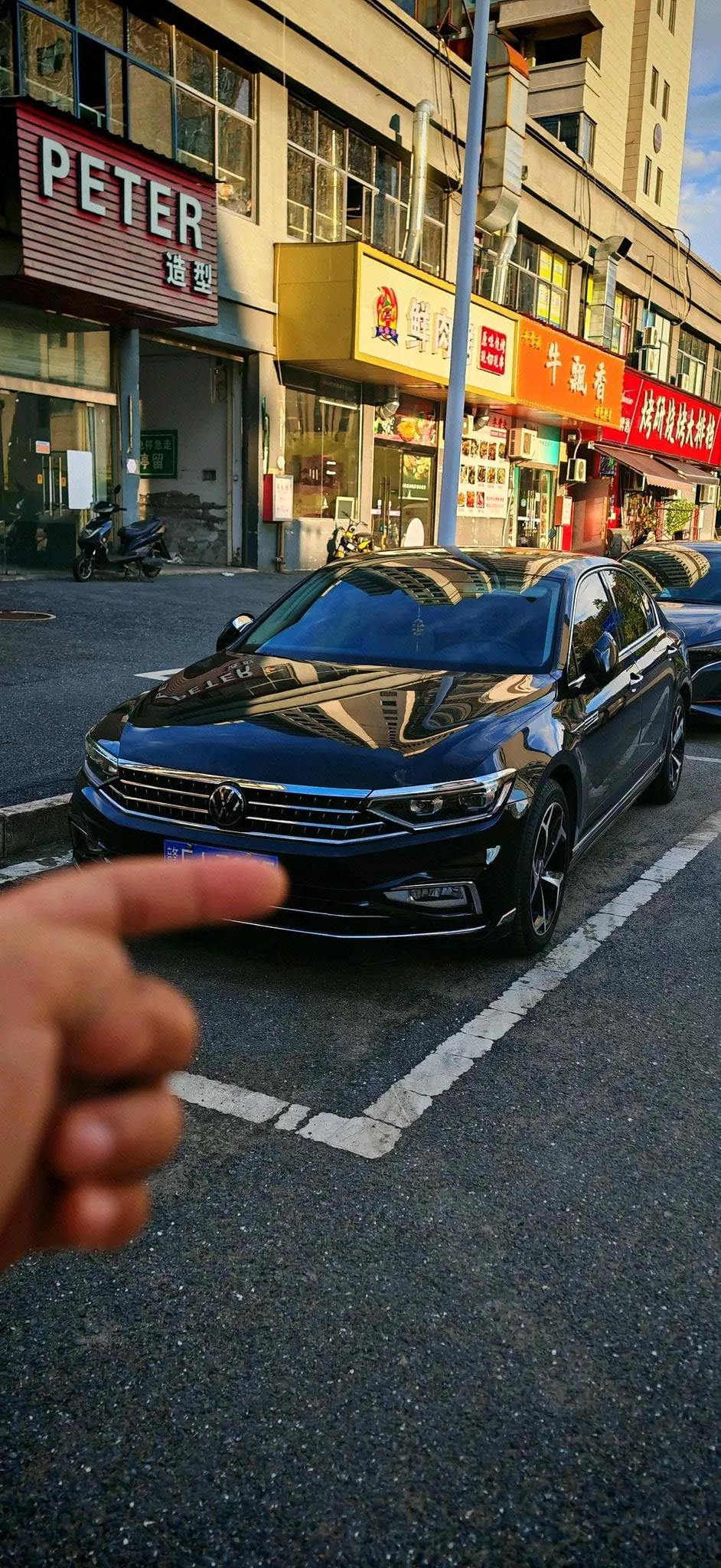 Open image lightbox: Volkswagen 2023 Magotan 2.0TSI 330TSI 2 million Commemorative Luxury Automatic Gear