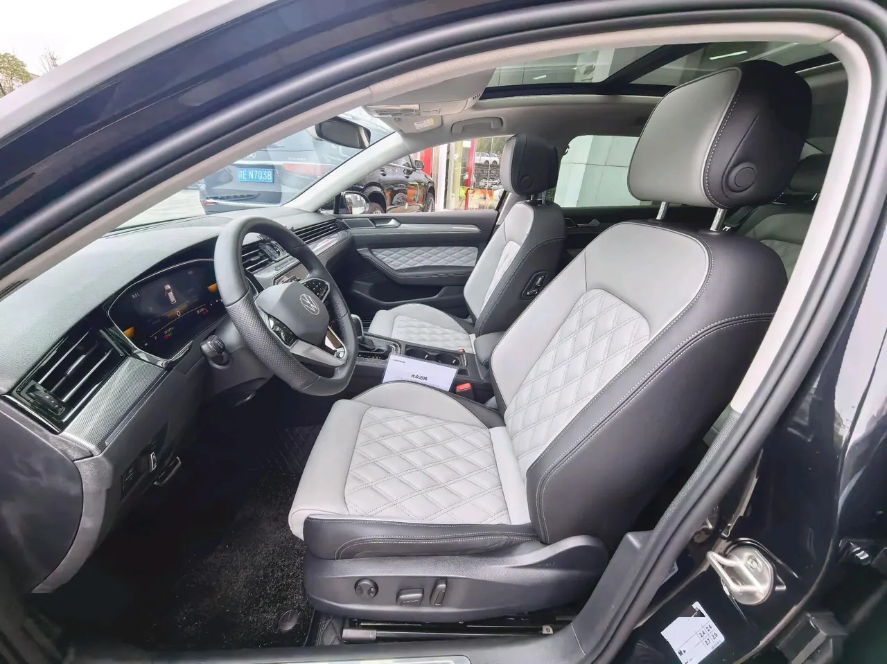 Volkswagen 2023 Magotan 2.0TSI 330TSI 2 million Commemorative Luxury Automatic Gear 2