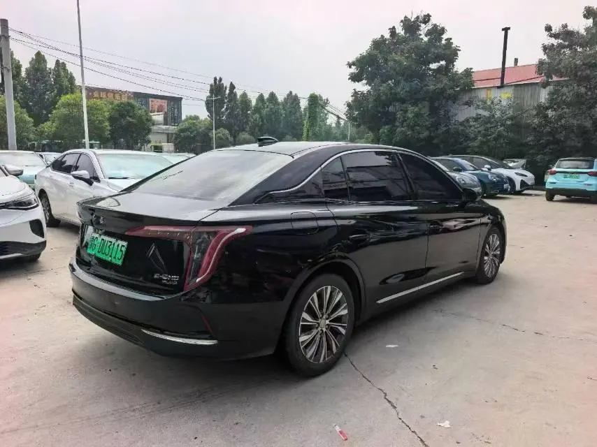 HongQi 2023 E-QM 5 560km PLUS automatic gear 4