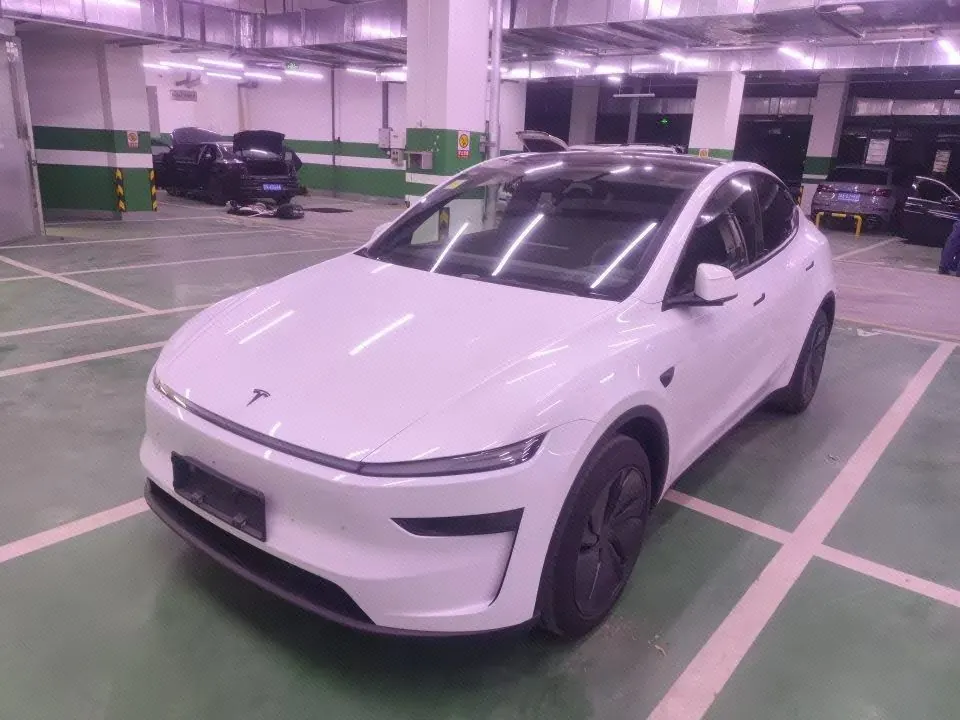 Open image lightbox: Tesla 2026 Model Y Rear-Wheel-Drive Automatic