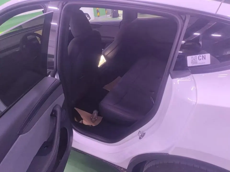 Tesla 2026 Model Y Rear-Wheel-Drive Automatic 6