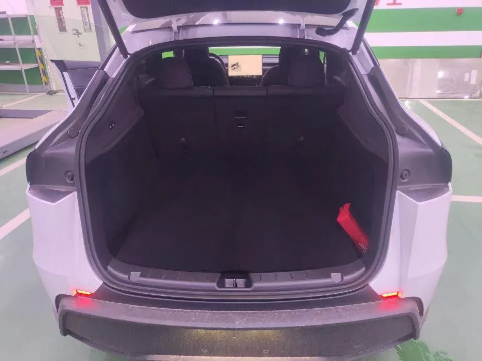 Tesla 2026 Model Y Rear-Wheel-Drive Automatic 7