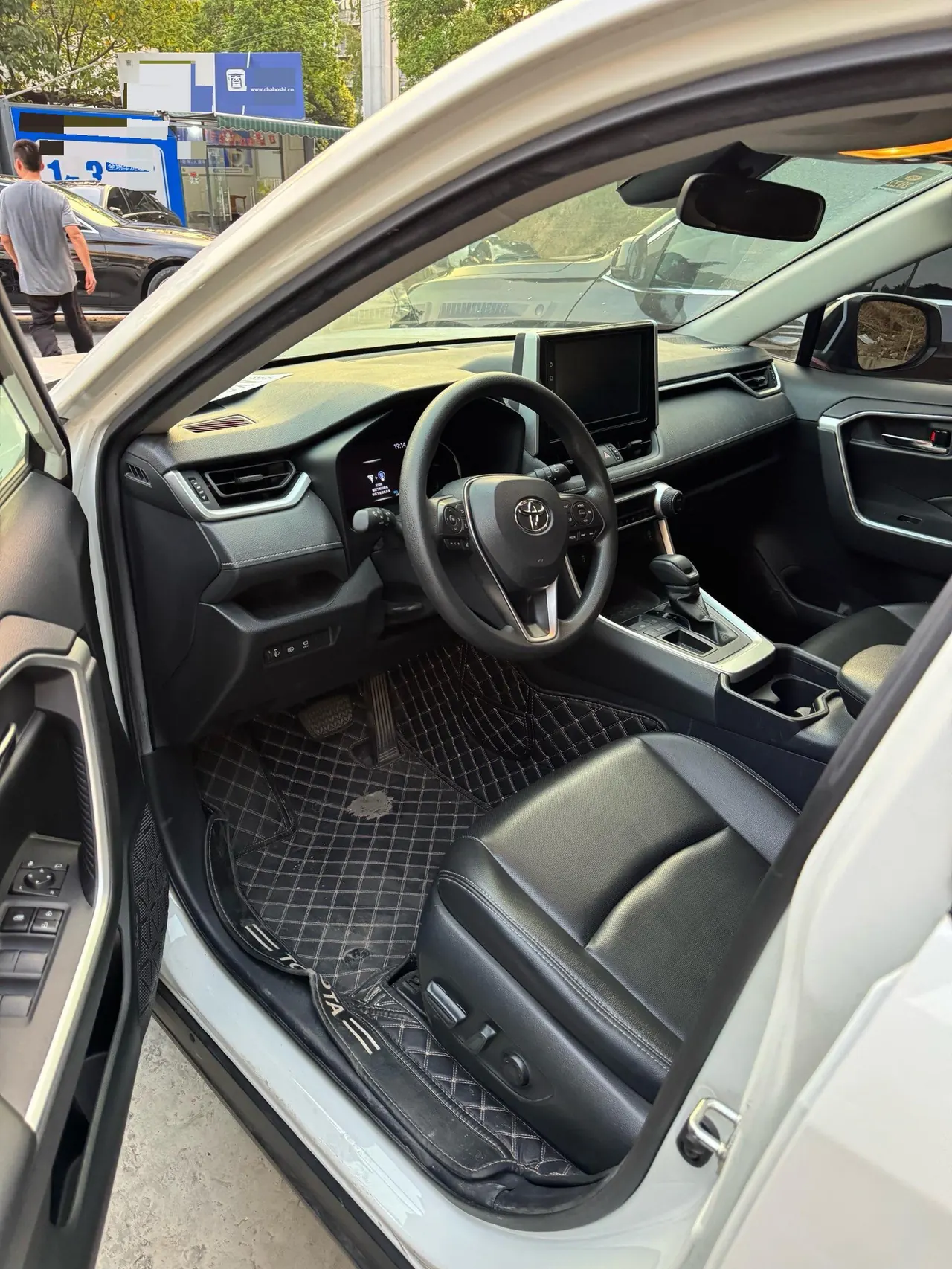 Toyota 2020 RAV4 Rongbo 2.0 Stepless Two-Drive Fashion Edition Automatic Gear 10