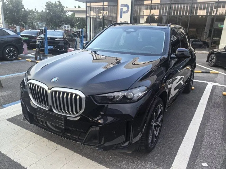 Open image lightbox: BMW 2025 X5 xDrive30Li 48V 2.0T exclusive m sports obsidian night suit automatic gear