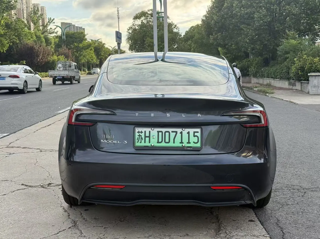 Tesla 2025 Model 3 rear-wheel drive version of automatic transmission 5