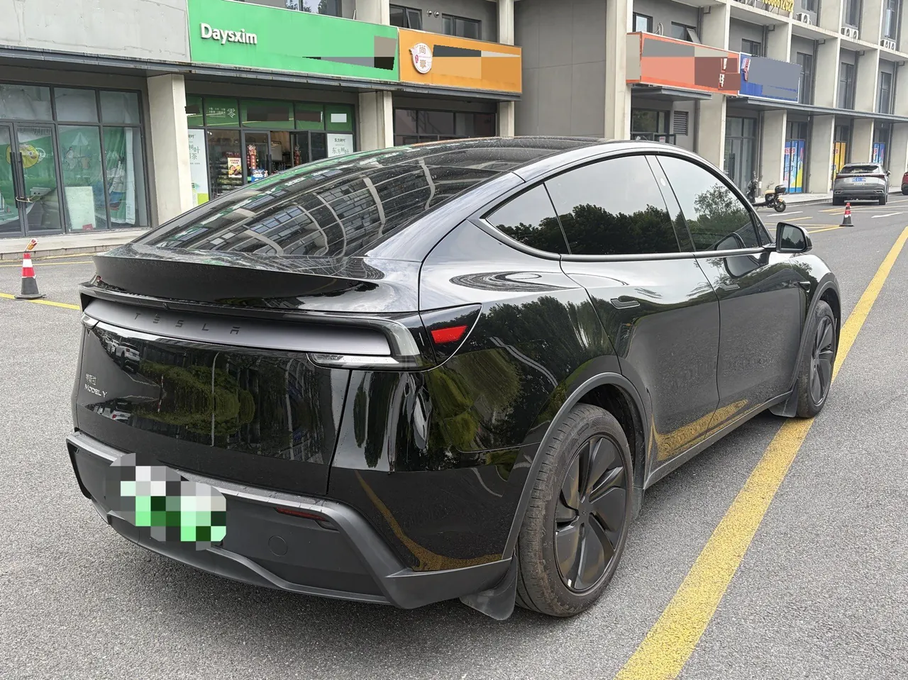 Tesla 2025 Model Y Rear Wheel Drive First Edition Automatic Transmission 3