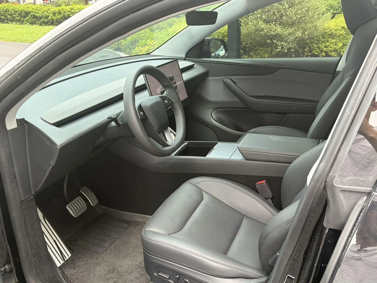 Tesla 2025 Model Y Rear Wheel Drive First Edition Automatic Transmission 5
