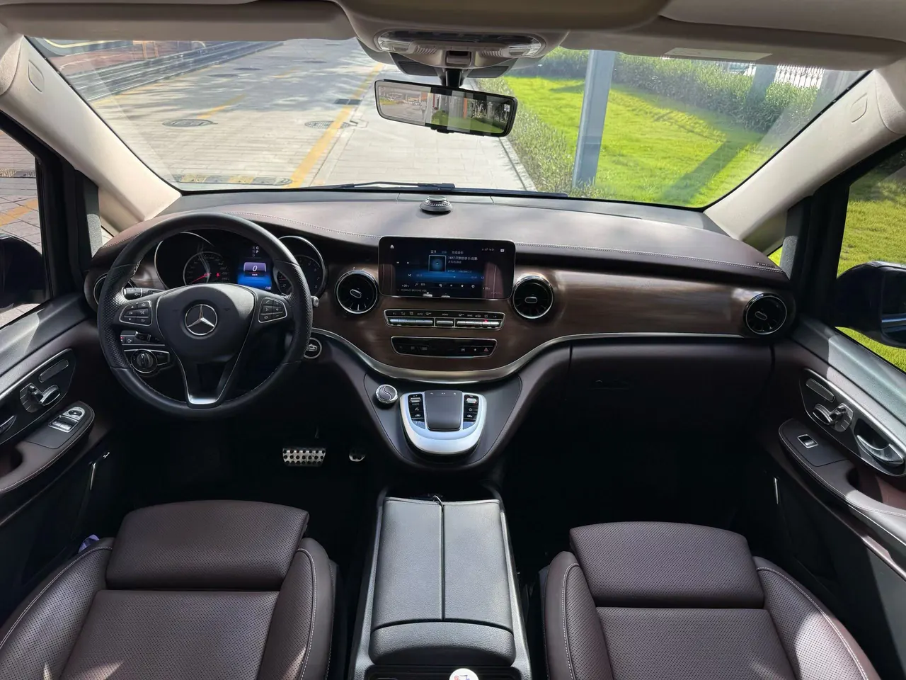 Mercedes Benz V 2022V 260 L 2.0T Deluxe Edition Automatic Gear 6