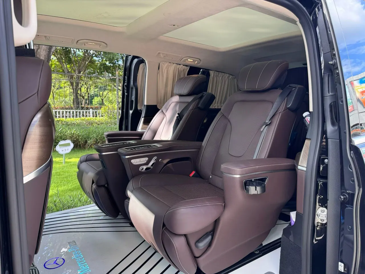 Mercedes Benz V 2022V 260 L 2.0T Deluxe Edition Automatic Gear 7