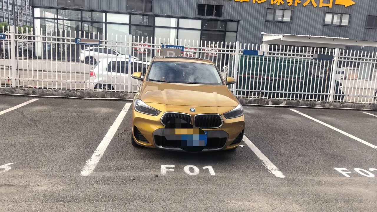 BMW 2022 X2 sDrive25i 2.0T M off-road set automatic gear 2