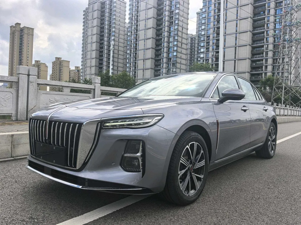 Open image lightbox: HongQi 2025 H5 PHEV 1.5T 170 Super Hybrid Automatic Gear