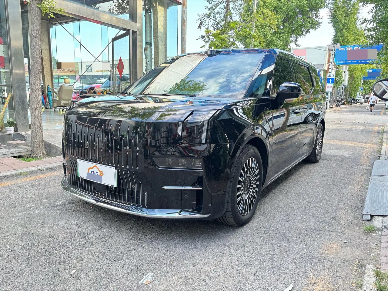 打开图片灯箱:Zeekr 2024 Zeekr 009 six-seat executive version four-wheel drive 108kWh automatic gear