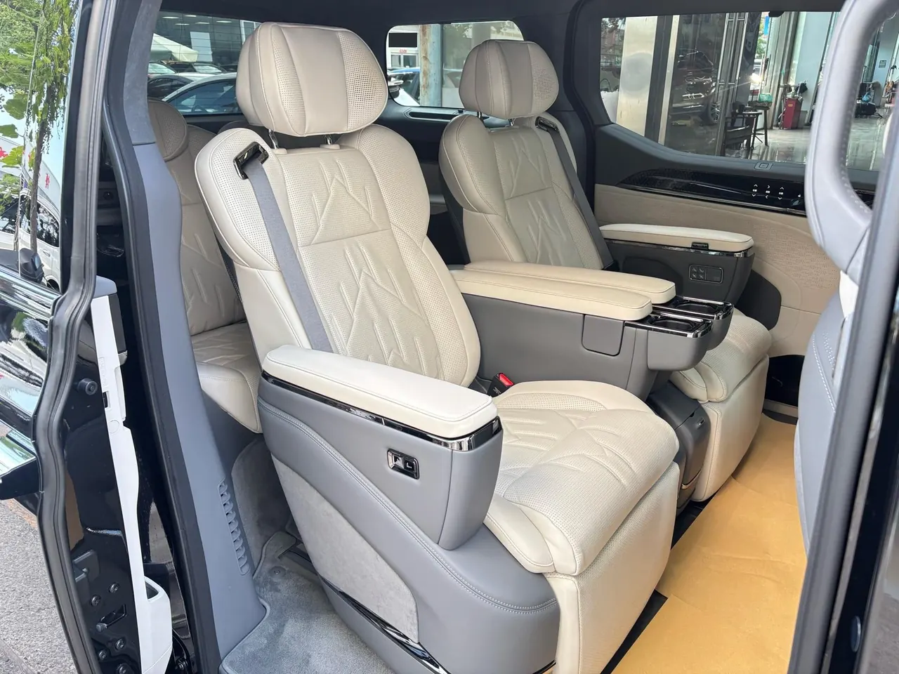 Zeekr 2024 Zeekr 009 six-seat executive version four-wheel drive 108kWh automatic gear 8
