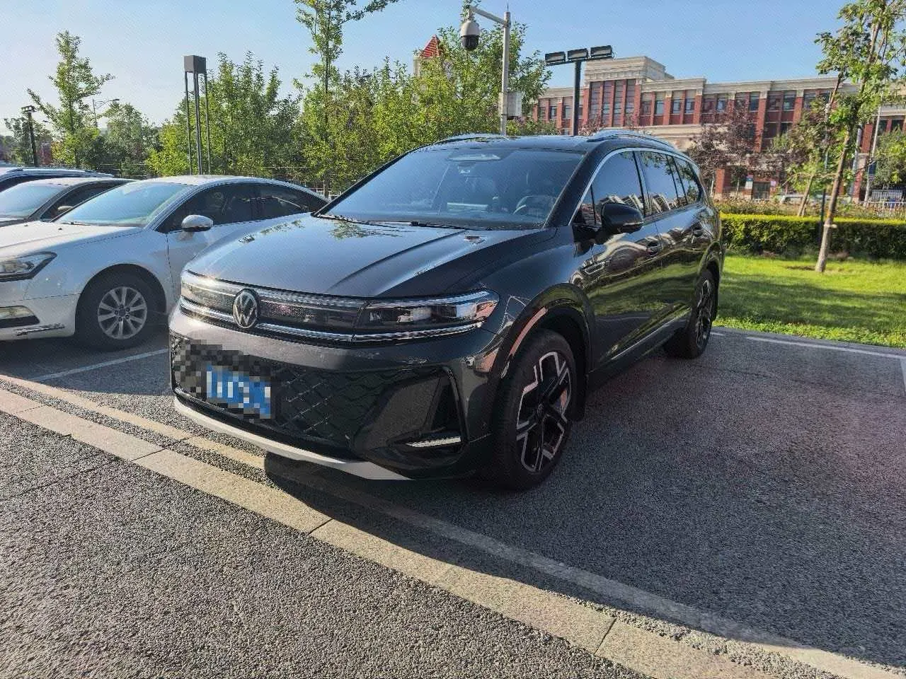 Open image lightbox: Volkswagen 2024 2.0TSI 380TSI 4-wheel Flagship 7-seat Automatic Transmission