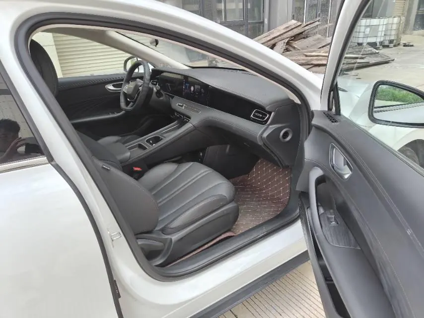 Roewe 2025 D7 DMH 1.5 World Championship Edition Automatic Gear 6