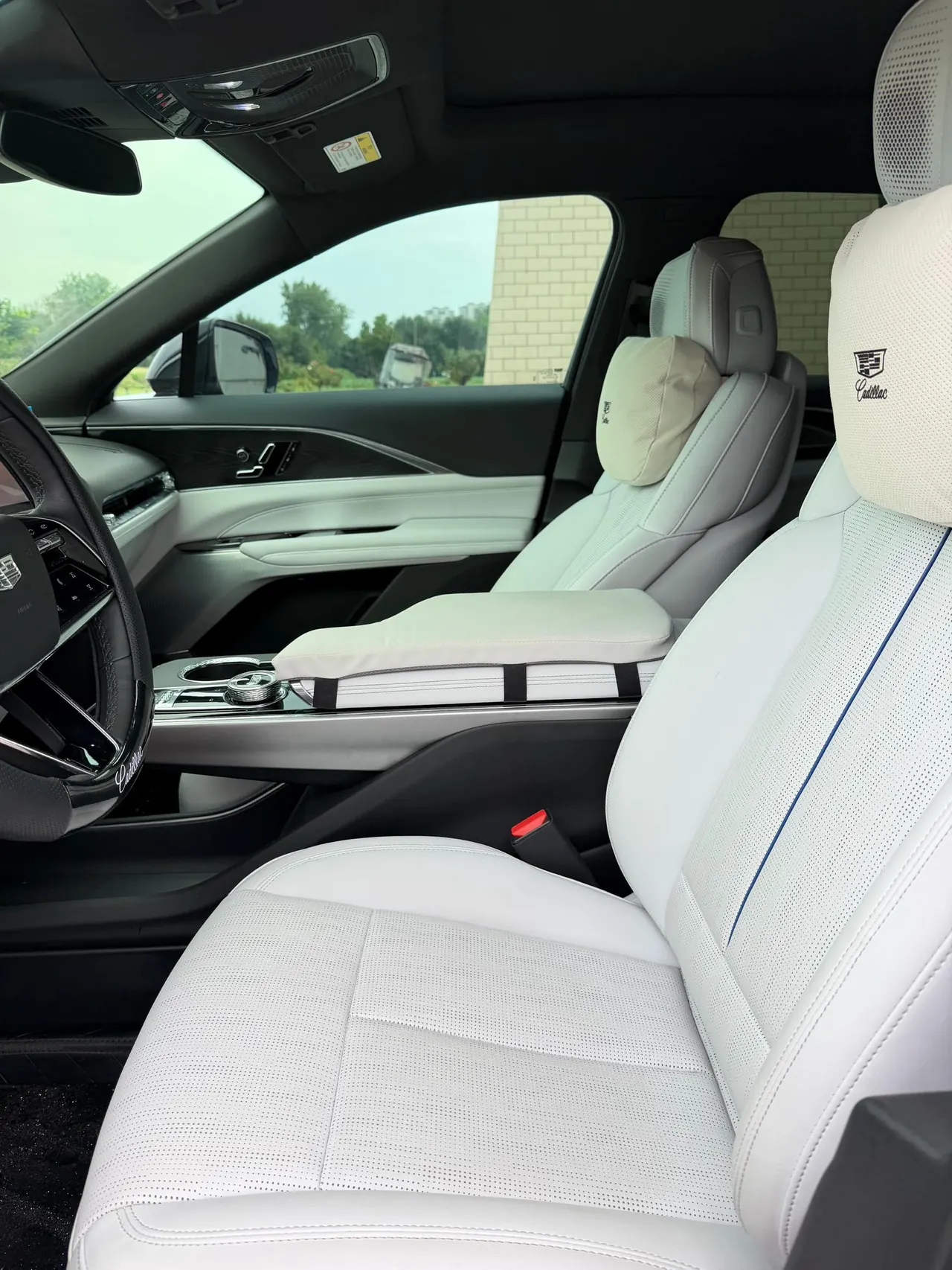 Cadillac 2024 LYRIQ (Sharp Song) Rear Drive Standard Endurance Deluxe Edition Automatic Gear 11