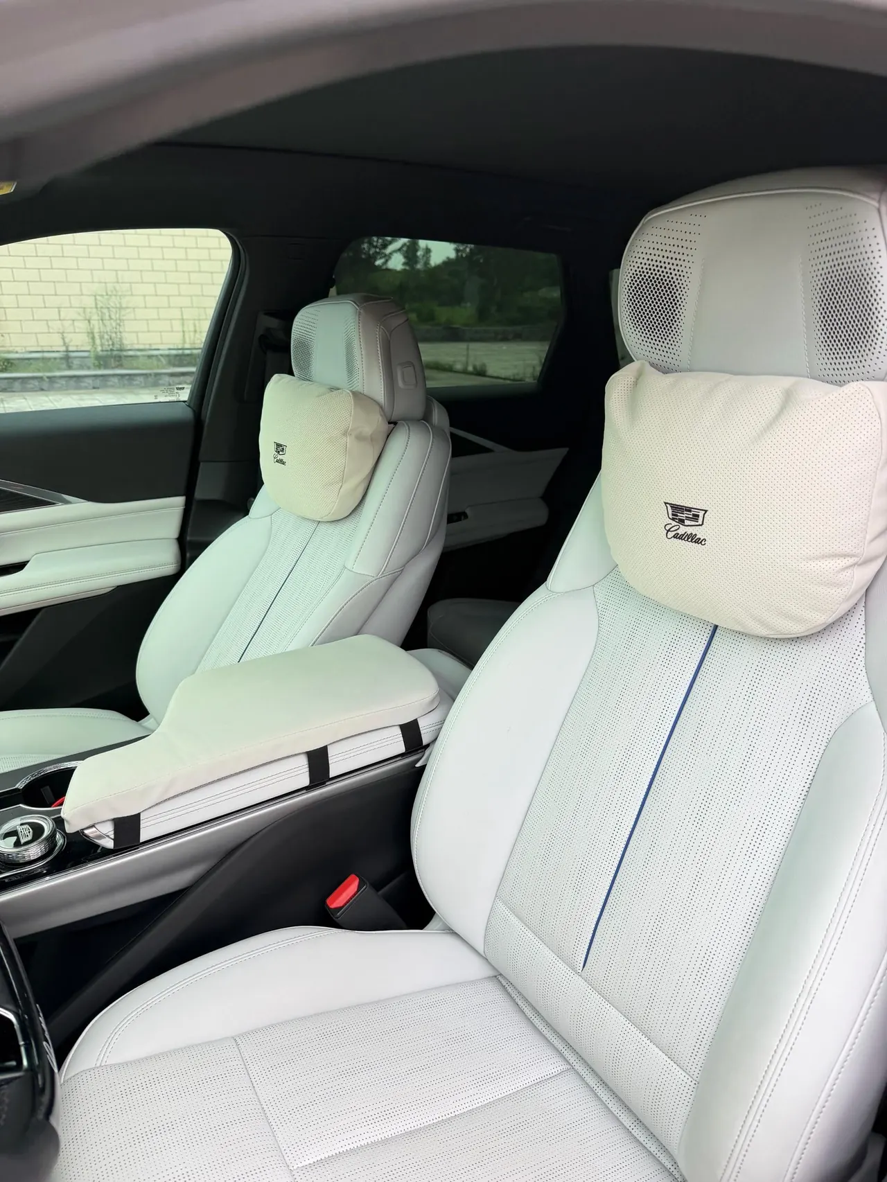 Cadillac 2024 LYRIQ (Sharp Song) Rear Drive Standard Endurance Deluxe Edition Automatic Gear 12