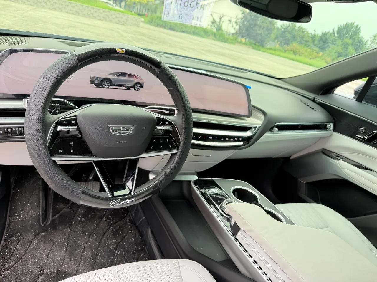 Cadillac 2024 LYRIQ (Sharp Song) Rear Drive Standard Endurance Deluxe Edition Automatic Gear 13
