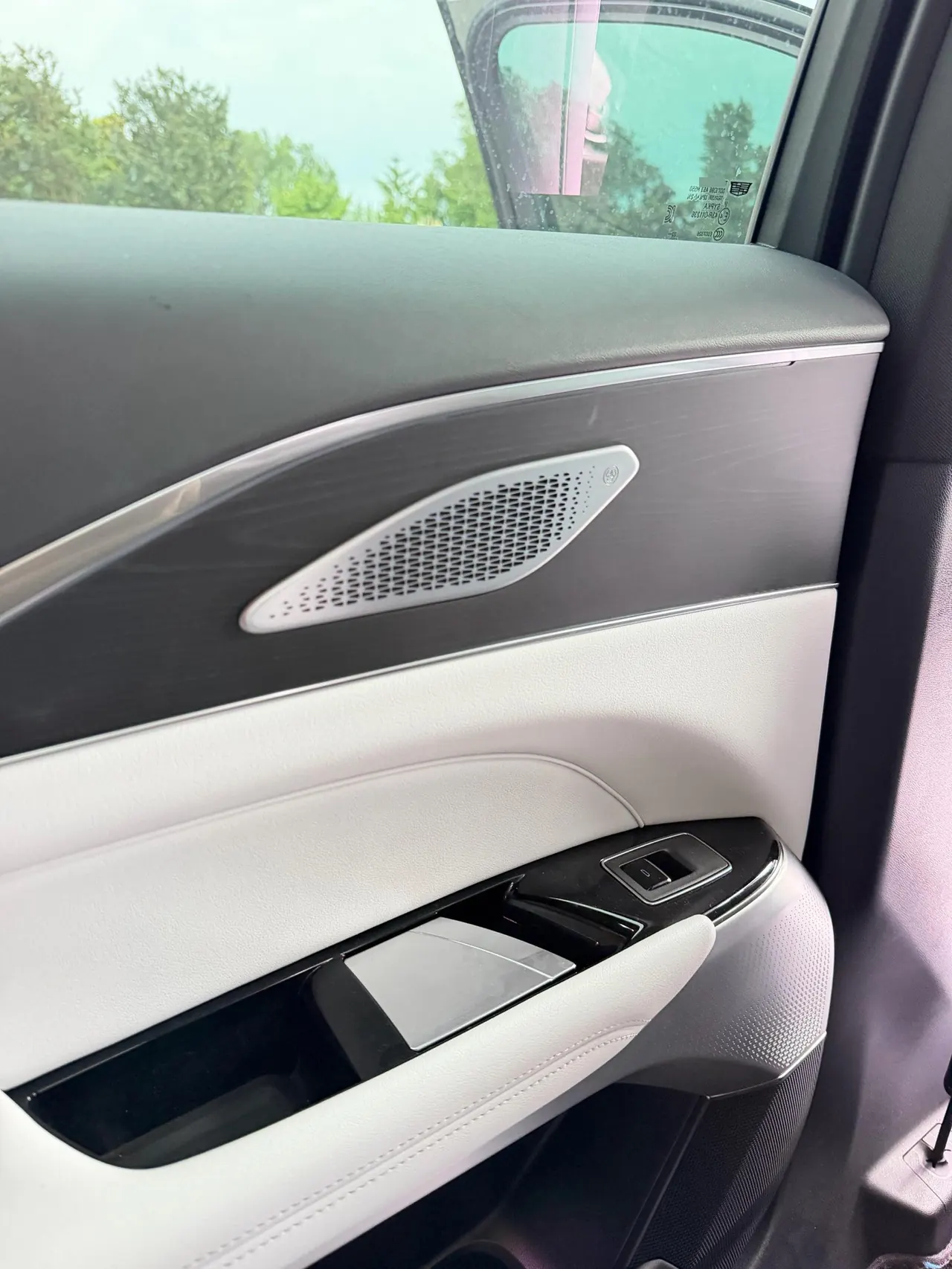 Cadillac 2024 LYRIQ (Sharp Song) Rear Drive Standard Endurance Deluxe Edition Automatic Gear 15