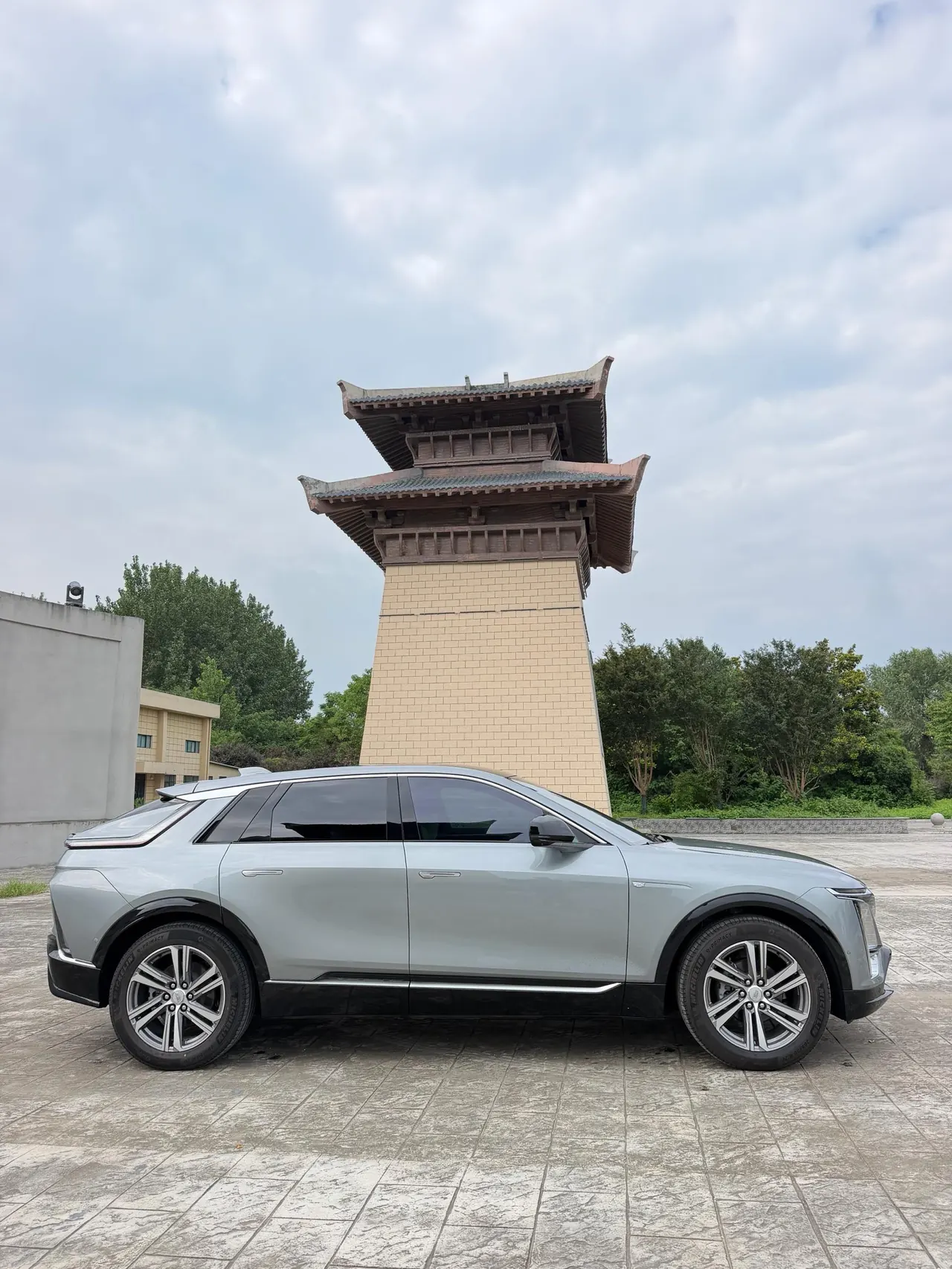 Cadillac 2024 LYRIQ (Sharp Song) Rear Drive Standard Endurance Deluxe Edition Automatic Gear 6