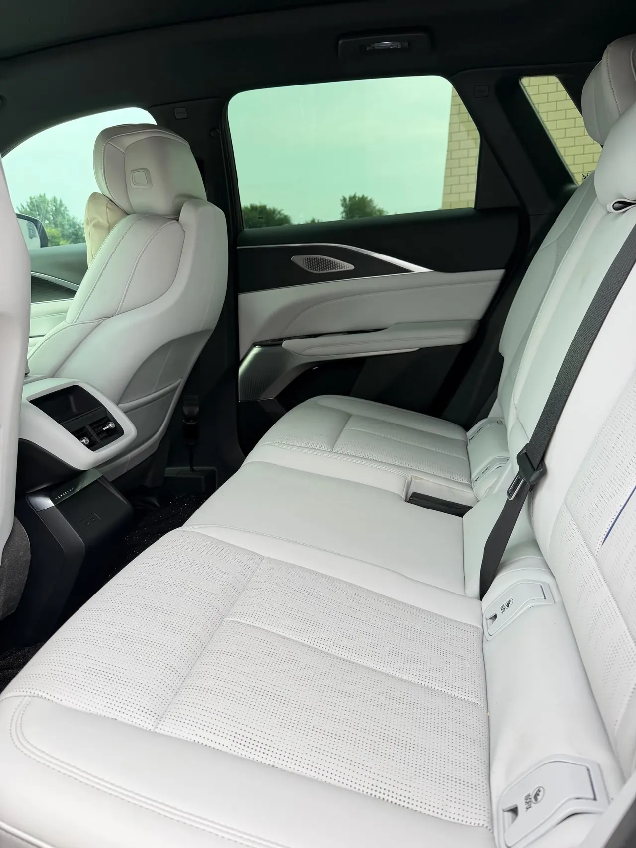 Cadillac 2024 LYRIQ (Sharp Song) Rear Drive Standard Endurance Deluxe Edition Automatic Gear 9