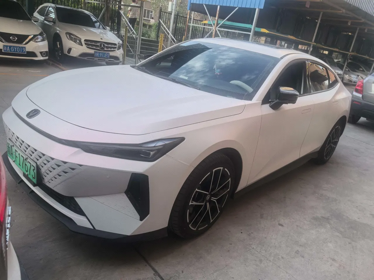 打开图片灯箱:ChangAn 2024 UNI-V Zhidian iDD 1.5 Stepless Blue Whale 136km Zhiku Automatic Gear