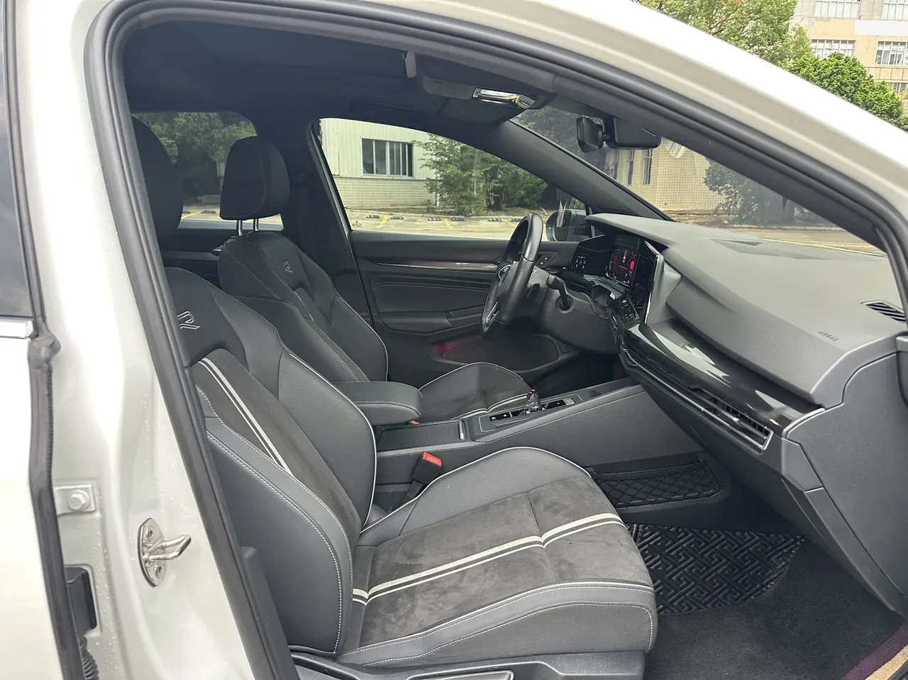 Volkswagen 2021 Golf 8 R-Line 1.4TSI 280TSI Automatic 4